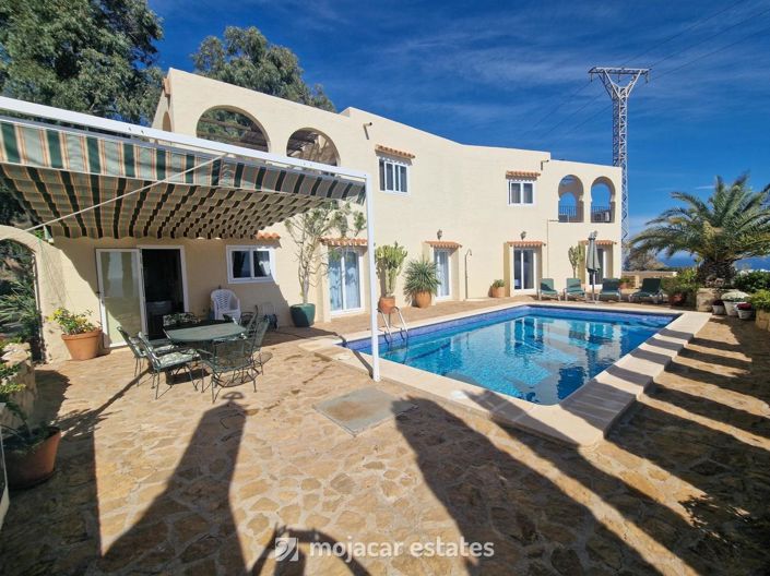 Image No.3-Villa de 4 chambres à vendre à Mojacar