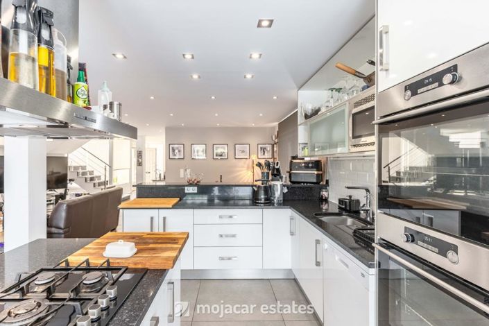 Image No.4-5 Bed Villa for sale