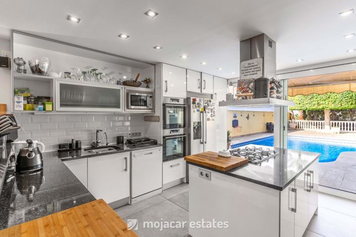 Image No.5-5 Bed Villa for sale