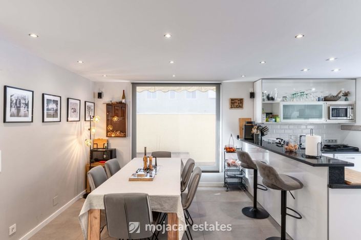 Image No.6-5 Bed Villa for sale