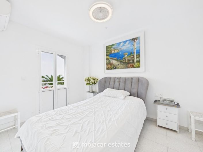 Image No.11-3 Bed Townhouse for sale