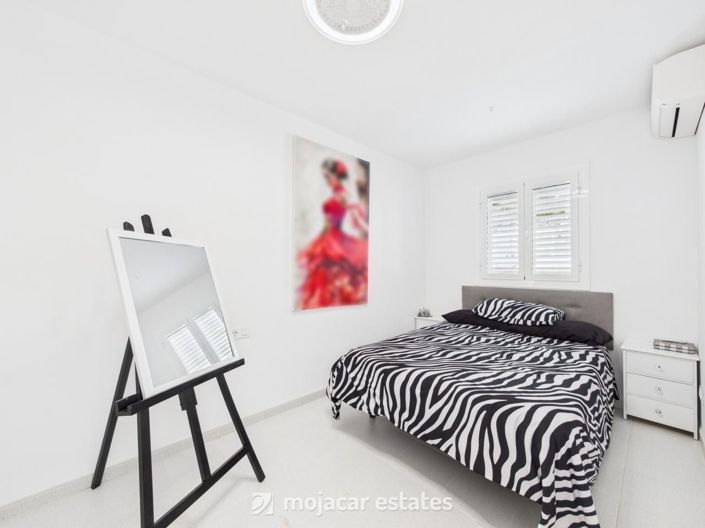 Image No.12-3 Bed Townhouse for sale