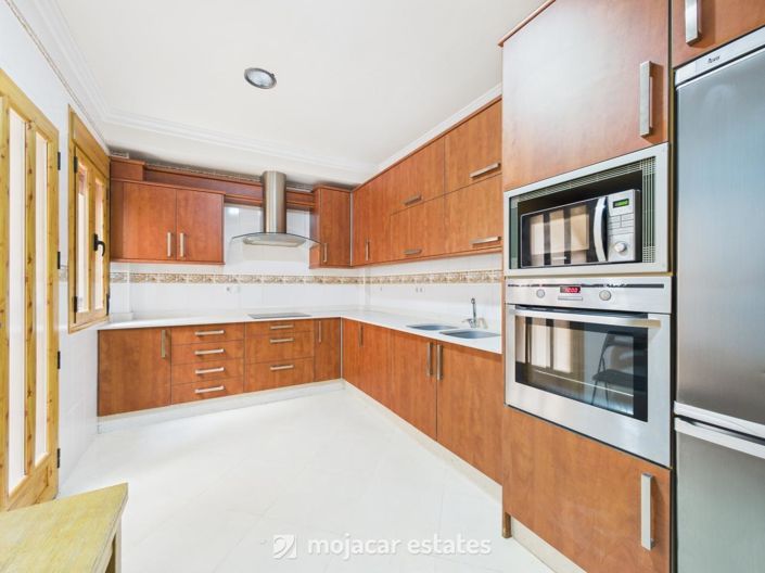 Image No.3-3 Bed Townhouse for sale