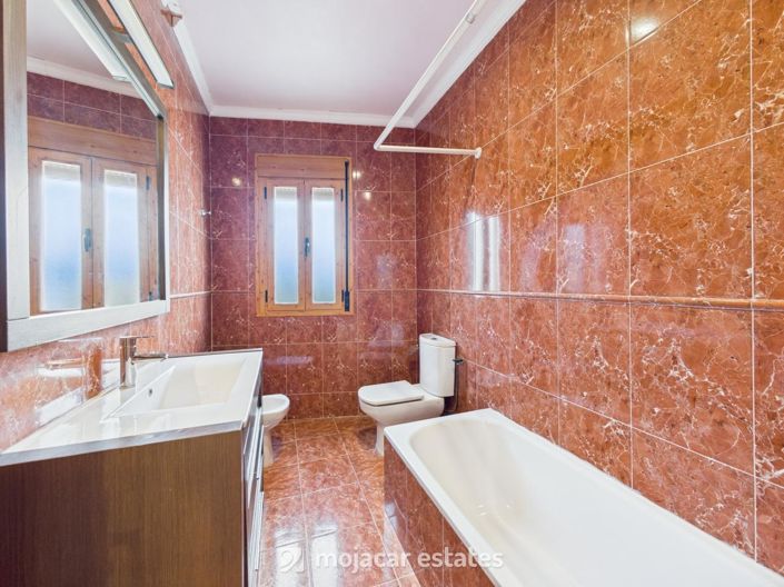 Image No.5-3 Bed Townhouse for sale