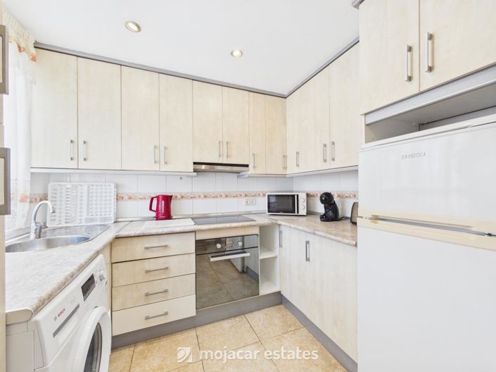 Image No.8-2 Bed Townhouse for sale