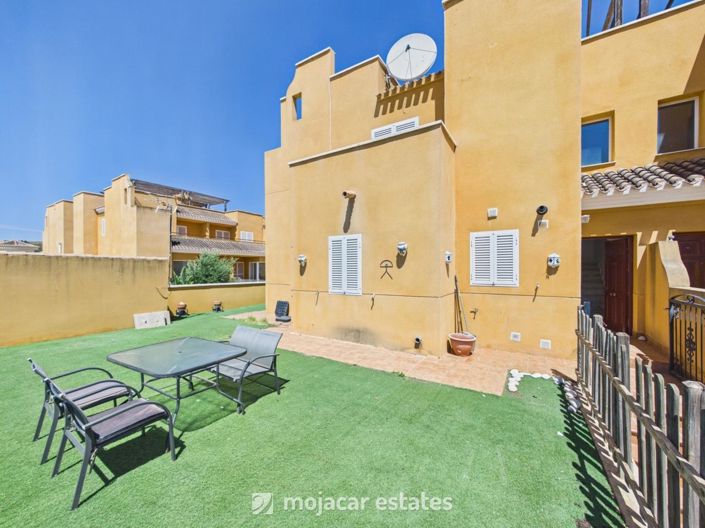 Image No.12-3 Bed Townhouse for sale
