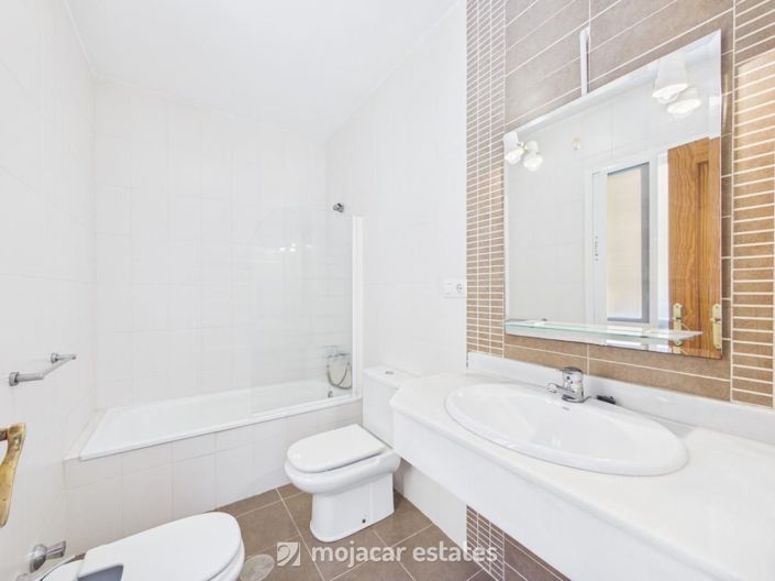 Image No.15-3 Bed Townhouse for sale