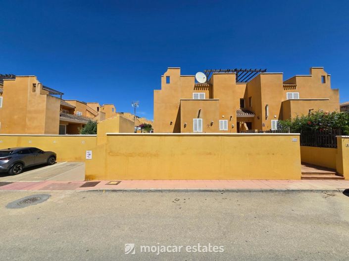 Image No.18-3 Bed Townhouse for sale