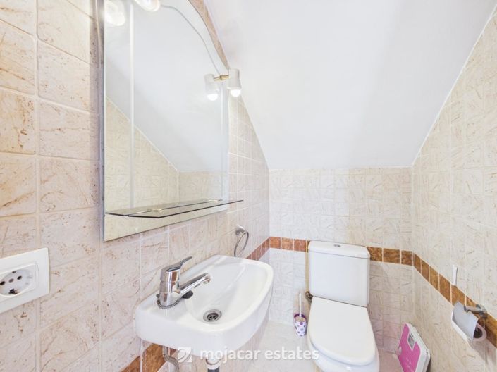 Image No.8-3 Bed Townhouse for sale