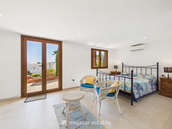 Image No.18-3 Bed Townhouse for sale