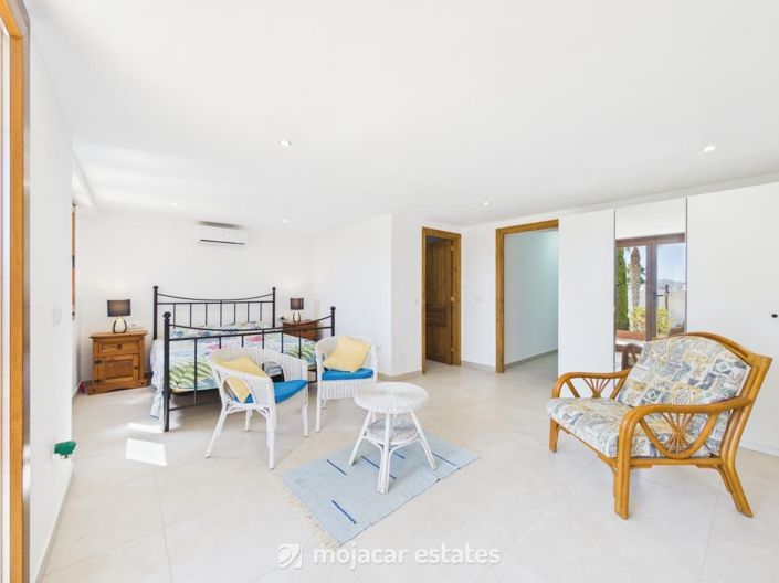 Image No.19-3 Bed Townhouse for sale