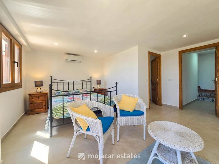Image No.20-3 Bed Townhouse for sale