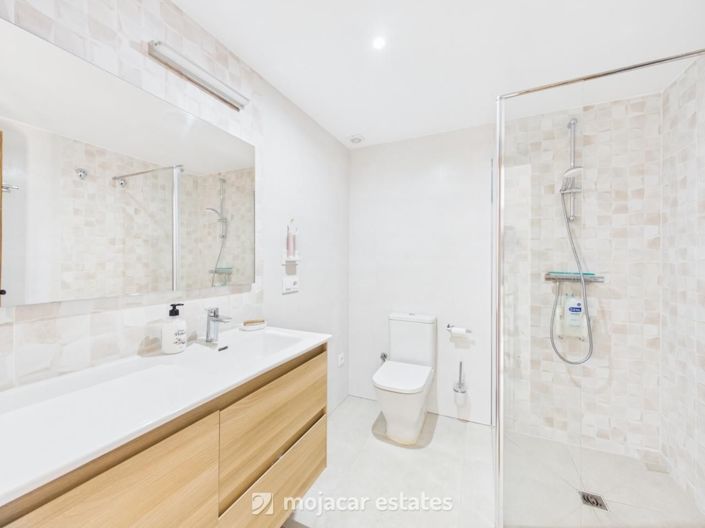 Image No.21-3 Bed Townhouse for sale