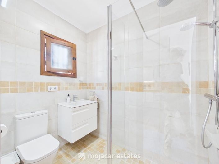 Image No.8-3 Bed Townhouse for sale