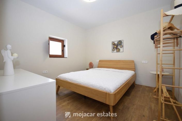 Image No.16-3 Bed Country House for sale