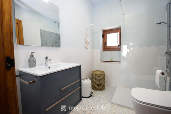 Image No.17-3 Bed Country House for sale