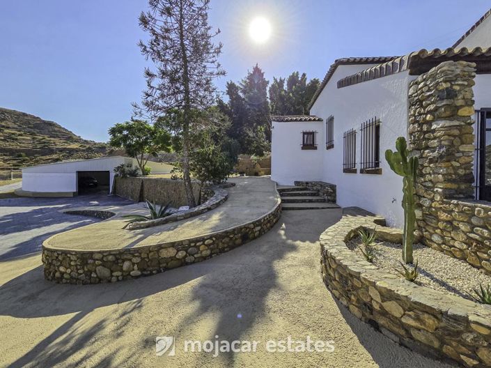 Image No.4-4 Bed Villa for sale