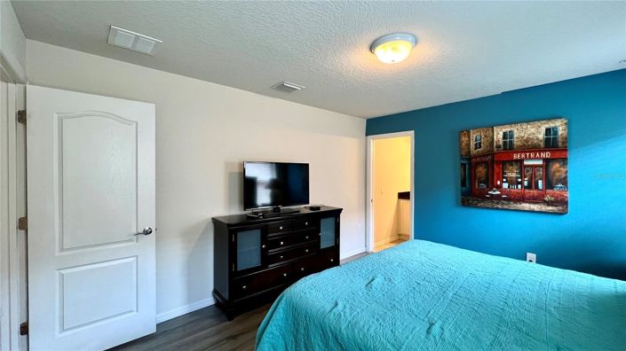 Image No.42-8 Bed House for sale