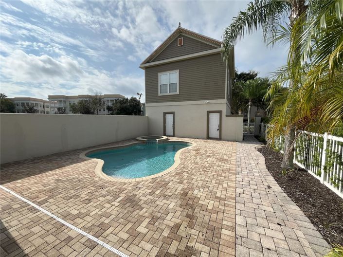 Image No.17-5 Bed House for sale