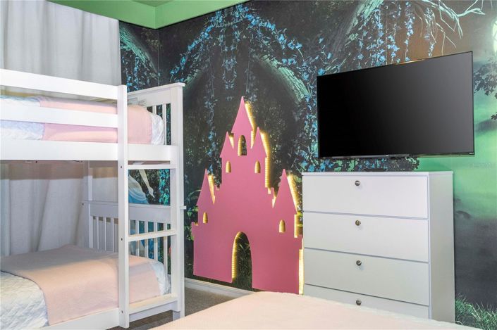 Image No.65-5 Bed Townhouse for sale