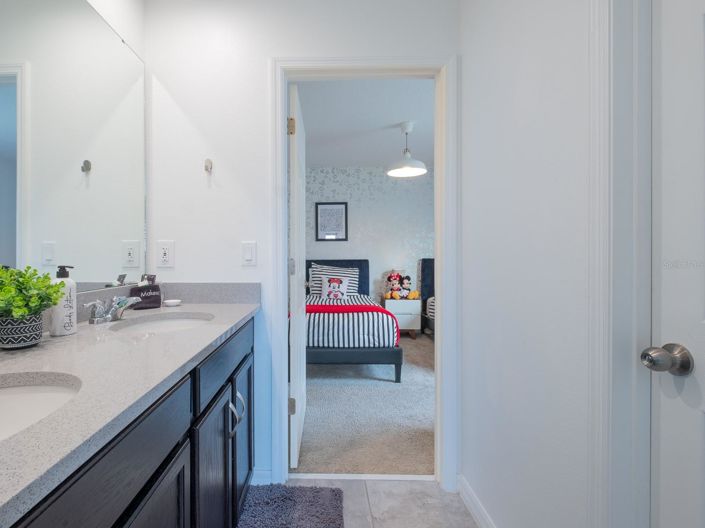 Image No.18-6 Bed House for sale