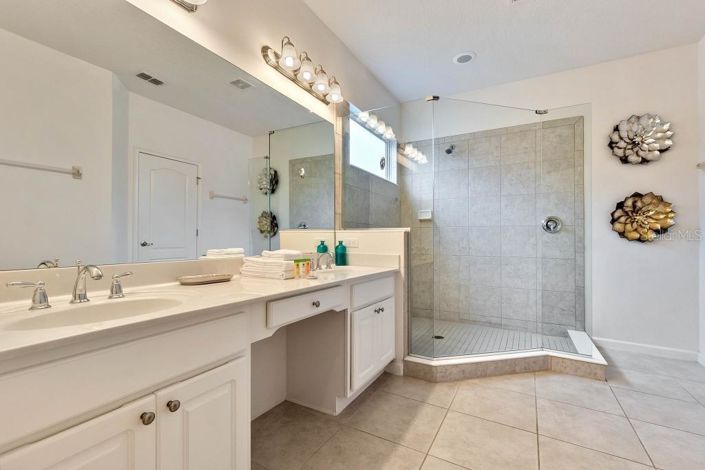 Image No.12-7 Bed House for sale