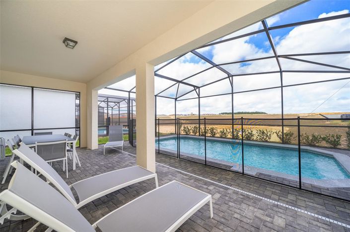 Image No.8-6 Bed House for sale