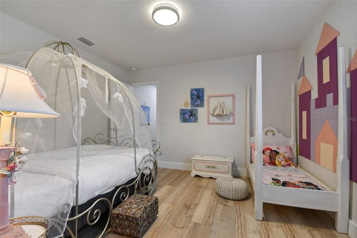 Image No.34-6 Bed House for sale