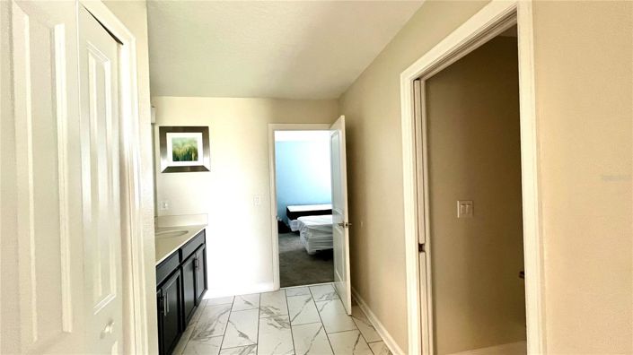 Image No.6-8 Bed House for sale