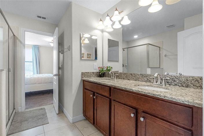 Image No.25-8 Bed House for sale