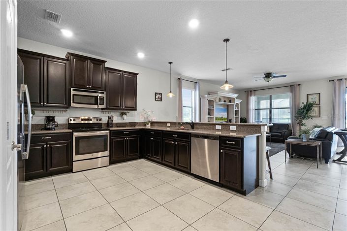 Image No.4-8 Bed House for sale