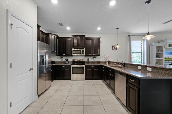 Image No.5-8 Bed House for sale