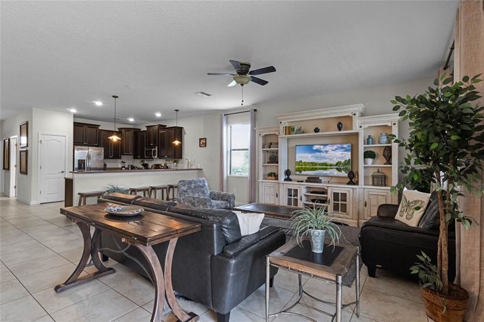 Image No.8-8 Bed House for sale