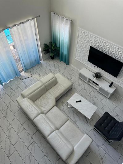 Image No.8-5 Bed House for sale