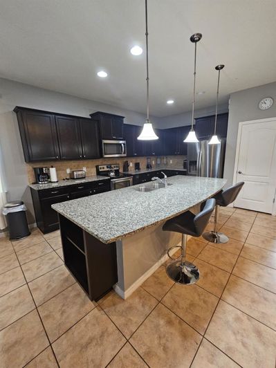 Image No.7-8 Bed House for sale