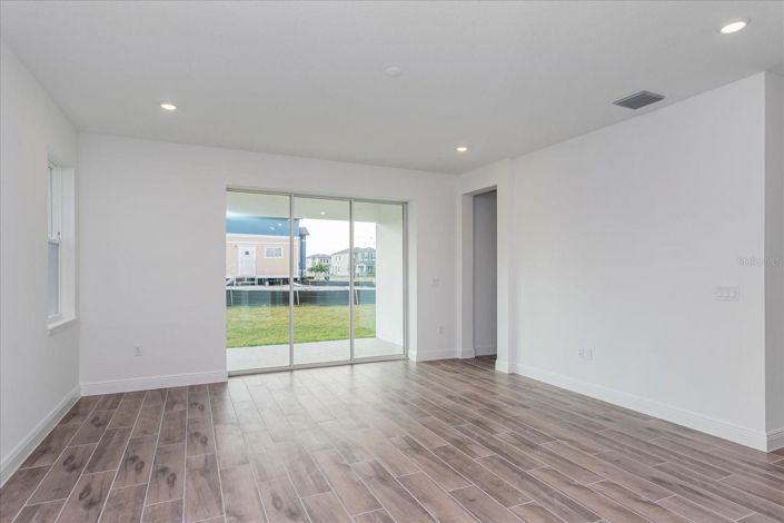 Image No.8-4 Bed House for sale