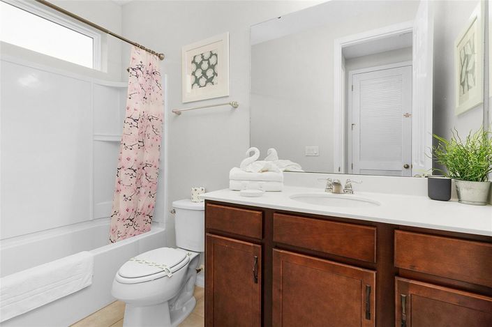 Image No.24-7 Bed House for sale