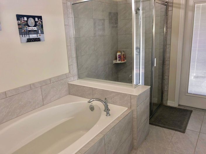 Image No.18-6 Bed House for sale