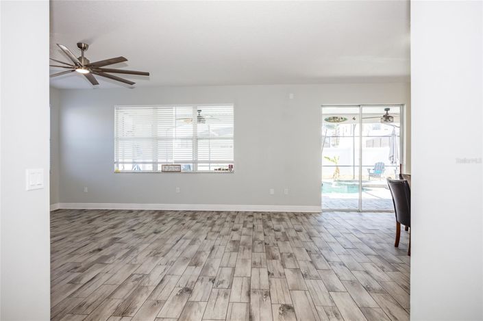 Image No.11-6 Bed House for sale