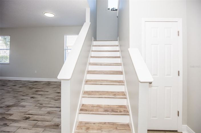 Image No.8-6 Bed House for sale