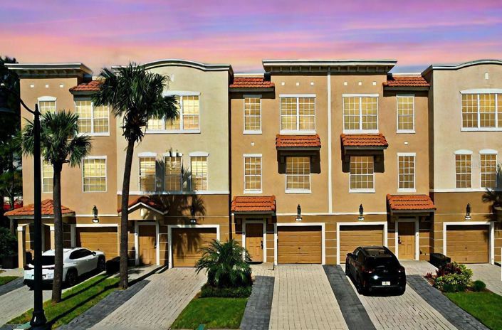 Image No.1-3 Bed Townhouse for sale