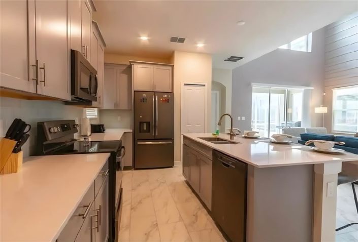 Image No.8-5 Bed House for sale