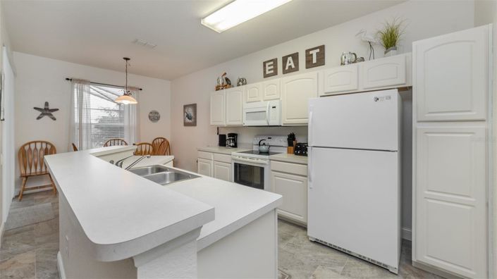 Image No.3-5 Bed House for sale