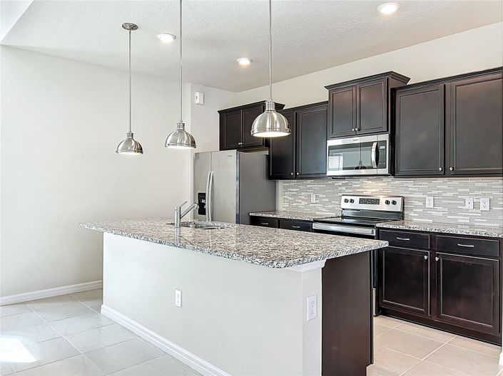 Image No.16-6 Bed House for sale