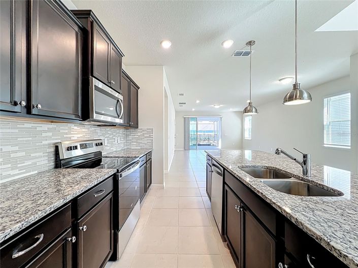 Image No.17-6 Bed House for sale