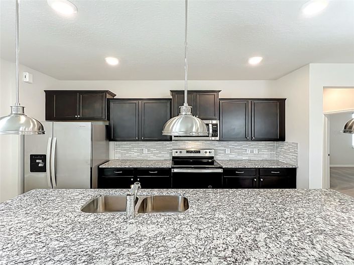 Image No.21-6 Bed House for sale