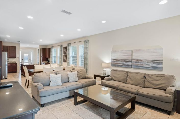 Image No.4-8 Bed House for sale