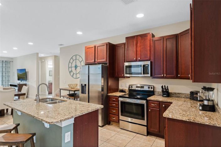 Image No.8-8 Bed House for sale