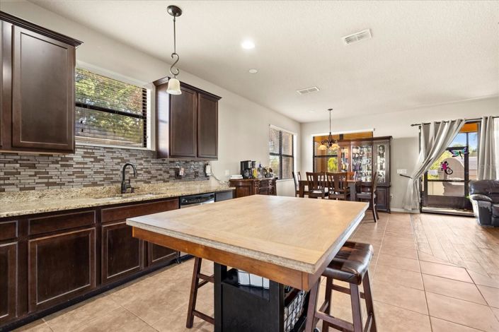 Image No.12-5 Bed House for sale