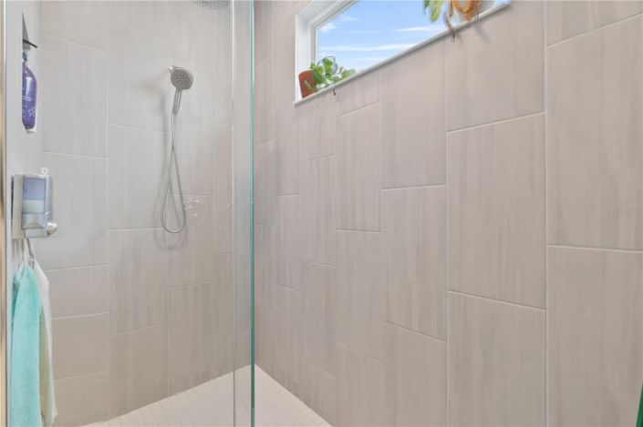 Image No.17-5 Bed House for sale